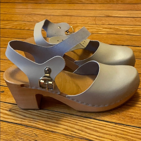 Clogs - Picture 2 of 3